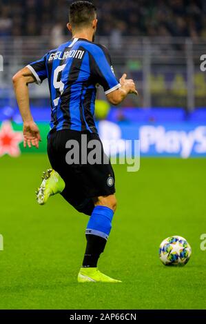 Mailand - Oct 23, 2019: Roberto Gagliardini 5 steuert die Kugel. FC Inter-Borussia Dortmund. Champions League. Stadio San Siro Stockfoto