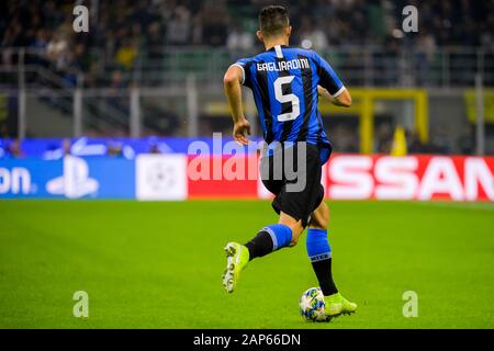 Mailand - Oct 23, 2019: Roberto Gagliardini 5 steuert die Kugel. FC Inter-Borussia Dortmund. Champions League. Stadio San Siro Stockfoto