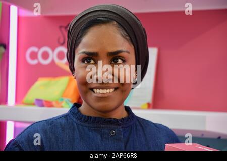 Nadiya Hussain. Wilton Bradley Stand, Toy Fair, Olympia, Kensington, London. Großbritannien Stockfoto