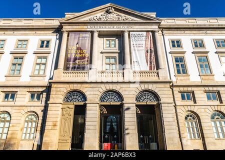 Porto Universidade University Building Atemberaubender Malerischer Blick auf einen Blue Sky Day im Winter Stockfoto