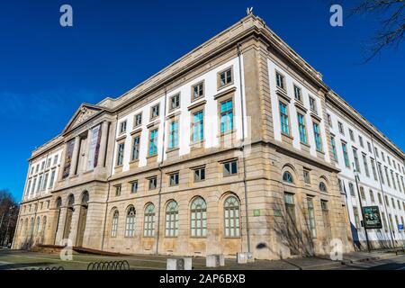 Porto Universidade University Building Atemberaubender Malerischer Blick auf einen Blue Sky Day im Winter Stockfoto