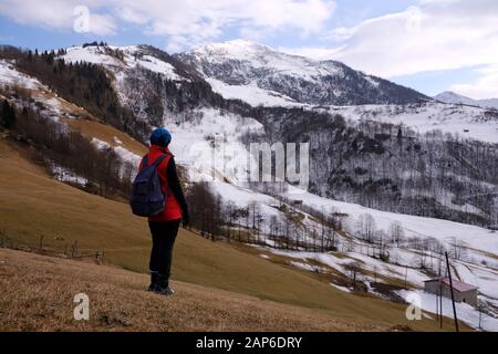 Blick auf das Tal der Galyan und Wanderer in der Türkei von maçka trabzon Stockfoto