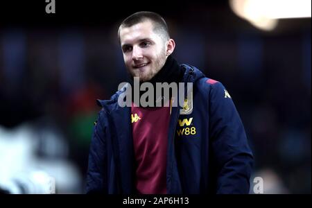 Aston Villa Indiana Vassilev, bevor die Premier League Match in der Villa Park, Birmingham. Stockfoto