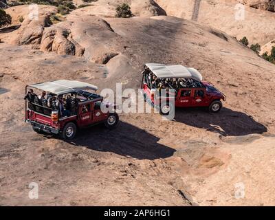 Ein 4x4 Hummer Tour auf der Hölle Rache Trail in der Sandflats Recreation Area in der Nähe von Moab, Utah. Stockfoto