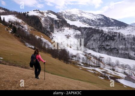 Blick auf das Tal der Galyan und Wanderer in der Türkei von maçka trabzon Stockfoto