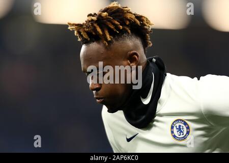 Stamford Bridge, London, UK. 21 Jan, 2020. Fußball der englischen Premier League Chelsea gegen Arsenal; Tammy Abraham von Chelsea während des Warm-up, Streng redaktionelle Verwendung. Keine Verwendung mit nicht autorisierten Audio-, Video-, Daten-, Spielpläne, Verein/liga Logos oder "live" Dienstleistungen. On-line-in-Match mit 120 Bildern beschränkt, kein Video-Emulation. Keine Verwendung in Wetten, Spiele oder einzelne Verein/Liga/player Publikationen Quelle: Aktion plus Sport/Alamy leben Nachrichten Stockfoto