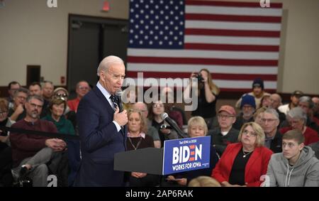 Ames, United States. 21 Jan, 2020. Demokratische Präsidentschaftskandidat für 2020 der ehemalige Vizepräsident Joe Biden macht Anmerkungen während einer gemeinschaftlichen Veranstaltung in Ames, Iowa, Dienstag, 21. Januar 2020. Kandidaten weiter Kampagne vor der ersten Iowa-in-der-nation Caucuses am 3. Februar. Foto von Mike Theiler/UPI. Quelle: UPI/Alamy leben Nachrichten Stockfoto