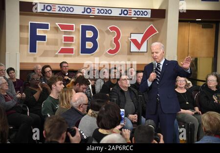 Ames, United States. 21 Jan, 2020. Demokratische Präsidentschaftskandidat für 2020 der ehemalige Vizepräsident Joe Biden macht Anmerkungen während einer gemeinschaftlichen Veranstaltung in Ames, Iowa, Dienstag, 21. Januar 2020. Kandidaten weiter Kampagne vor der ersten Iowa-in-der-nation Caucuses am 3. Februar. Foto von Mike Theiler/UPI. Quelle: UPI/Alamy leben Nachrichten Stockfoto