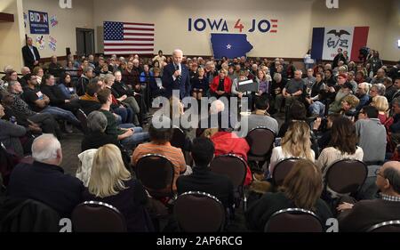 Ames, United States. 21 Jan, 2020. Demokratische Präsidentschaftskandidat für 2020 der ehemalige Vizepräsident Joe Biden macht Anmerkungen während einer gemeinschaftlichen Veranstaltung in Ames, Iowa, Dienstag, 21. Januar 2020. Kandidaten weiter Kampagne vor der ersten Iowa-in-der-nation Caucuses am 3. Februar. Foto von Mike Theiler/UPI. Quelle: UPI/Alamy leben Nachrichten Stockfoto