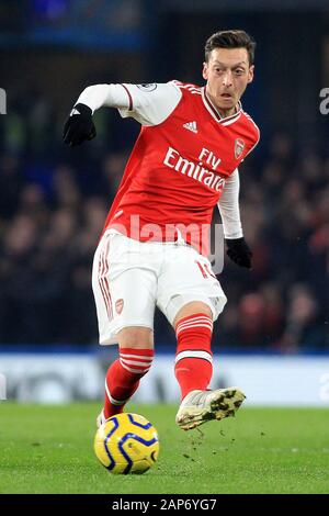 London, Großbritannien. 21 Jan, 2020. Mesut Ozil von Arsenal in Aktion. Premier League match, Chelsea v Arsenal an der Stamford Bridge in London am Dienstag, den 21. Januar 2020. Dieses Bild dürfen nur für redaktionelle Zwecke verwendet werden. Nur die redaktionelle Nutzung, eine Lizenz für die gewerbliche Nutzung erforderlich. Keine Verwendung in Wetten, Spiele oder einer einzelnen Verein/Liga/player Publikationen. pic von Steffan Bowen/Credit: Andrew Orchard sport Fotografie/Alamy leben Nachrichten Stockfoto