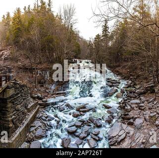 Malerischer Blick auf gefrorenen Bastion fällt in Upstate New York Gebiet Stockfoto