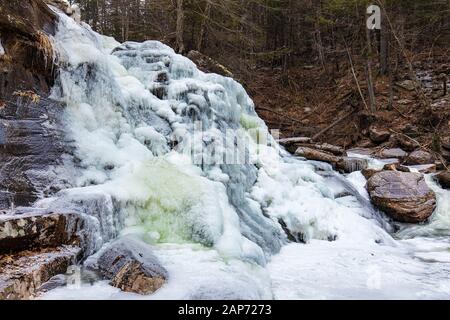 Malerischer Blick auf gefrorenen Bastion fällt in Upstate New York Gebiet Stockfoto