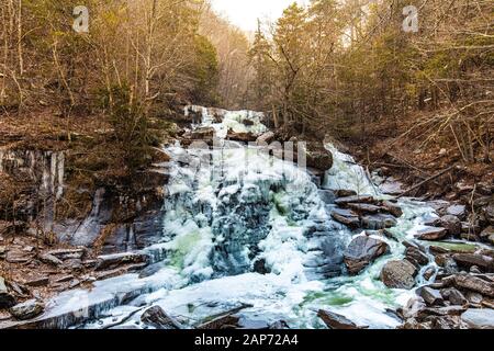 Malerischer Blick auf gefrorenen Bastion fällt in Upstate New York Gebiet Stockfoto