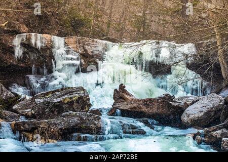 Malerischer Blick auf gefrorenen Bastion fällt in Upstate New York Gebiet Stockfoto