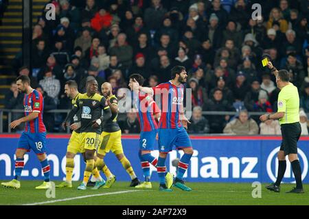 London, Großbritannien. 21 Jan, 2020. James Tomkins von Crystal Palace Streitigkeiten seine Buchung während der Premier League Match zwischen Crystal Palace und Southampton an Selhurst Park, London, England am 21. Januar 2020. Foto von Carlton Myrie. Nur die redaktionelle Nutzung, eine Lizenz für die gewerbliche Nutzung erforderlich. Keine Verwendung in Wetten, Spiele oder einer einzelnen Verein/Liga/player Publikationen. Credit: UK Sport Pics Ltd/Alamy leben Nachrichten Stockfoto