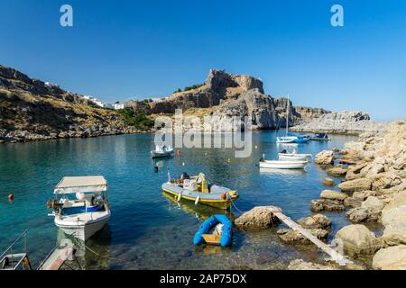 Herrlichen sonnigen Tag in St Pauls Bay Lindos, Insel Rhodos Griechenland Europa Stockfoto