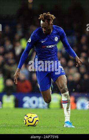 London, Großbritannien. 21 Jan, 2020. Tammy Abraham von Chelsea in Aktion. Premier League match, Chelsea v Arsenal an der Stamford Bridge in London am Dienstag, den 21. Januar 2020. Dieses Bild dürfen nur für redaktionelle Zwecke verwendet werden. Nur die redaktionelle Nutzung, eine Lizenz für die gewerbliche Nutzung erforderlich. Keine Verwendung in Wetten, Spiele oder einer einzelnen Verein/Liga/player Publikationen. pic von Steffan Bowen/Credit: Andrew Orchard sport Fotografie/Alamy leben Nachrichten Stockfoto