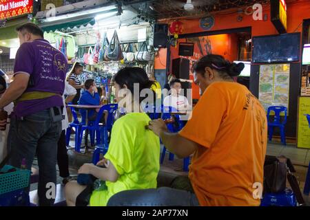 Thai-Massage in der Straße Bangkok, Thailand Stockfoto