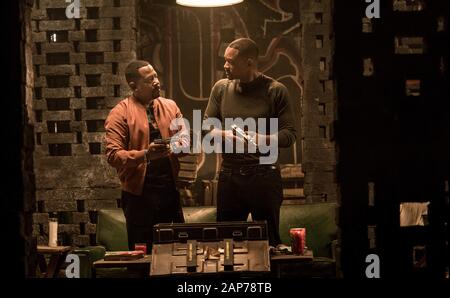 Erscheinungsdatum: Januar 17, 2020 TITEL: Bad Boys For Life Studio: Columbia Pictures DIRECTOR: Adil El Arbi, Bilall Fallah PLOT: Marcus Burnett ist jetzt ein polizeiinspektor und Mike Lowery befindet sich in einer Midlife Crisis. Vereinen Sie sich wieder, wenn ein albanischer Söldner, dessen Bruder sie getötet, sie verspricht ein wichtiger Bonus. STARRING: Will Smith als Detective Mike Lowrey, Martin Lawrence als Detective Marcus Burnett. (Bild: © Columbia Pictures/Entertainment Bilder) Stockfoto