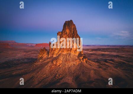 Luftaufnahme des Agathla Peak am Morgen von oben, Arizona Stockfoto