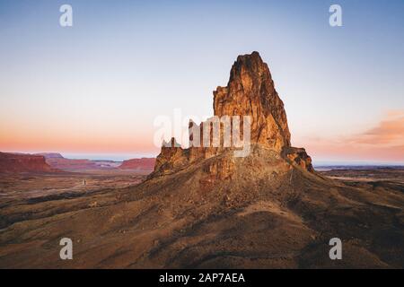 Luftaufnahme des Agathla Peak am Morgen von oben, Arizona Stockfoto