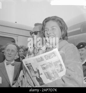 Anreise Ingrid Bergmann am Flughafen Schiphol Lars Schmidt und Ingrid Bergmann Datum: März 15, 1961 Ort: Noord-Holland, Schiphol Schlüsselwörter: Ankünfte Persönlicher Name: Ingrid Bergmann, Schmidt, Lars Stockfoto