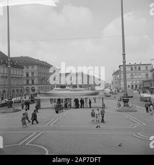 Amsterdam Woche in München. SS-Modell auf einem quadratischen Datum: Mai 25, 1961 Standort: München Stockfoto