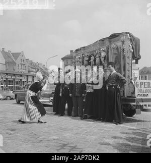 Amsterdam Woche in München. Die Landwirte und die Bäuerin für Orgel Datum: Mai 25, 1961 Standort: München Schlüsselwörter: Landwirt, der Landwirte, der Organe Stockfoto