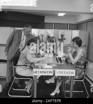 Women's Chess Championship der Niederlande. Corrie Vreeken-Bouwman und Fenny Heemskerk Datum: Juli 1, 1961 Keywords: Meisterschaften, Schach, Turniere, Frauen persönlicher Name: Heemskerk, Fenny, Vreeken-Bouwman, Corrie Stockfoto
