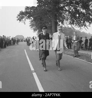 Demonstration Kostenlose Buren auf der Rijksweg Epe-Vaassen. Die Landwirte sind in Datum: 26 September 1961 Standort: Gelderland, vaassen Keywords: Verhaftungen, Demonstrationen, Landwirte, Demonstrationen, Polizisten Stockfoto