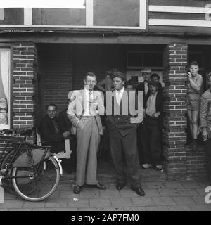 Demonstration Kostenlose Buren auf der Rijksweg Epe-Vaassen. Herr Hr. H. Koekkoek und Harmsen Datum: September 26, 1961 Ort: Vasen Keywords: FARMSEN, Demonstrationen Persönlicher Name: HARMSEN Stockfoto