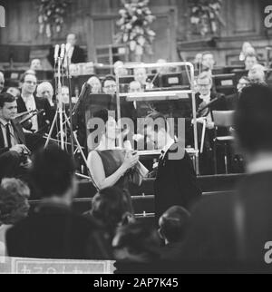 Aktion Öffnen het Dorp, schließen Abend im Concertgebouw, Mies Bouwman Datum: 28 Januar 1963 Schlüsselwörter: Konzert BUILDRES Person Name: Bouwman, Mies Stockfoto