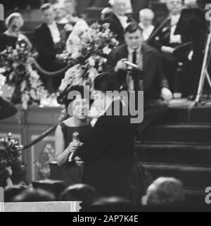 Aktion Öffnen het Dorp, schließen Abend im Concertgebouw, Mies Bouwman Datum: 28 Januar 1963 Schlüsselwörter: Konzert BUILDRES Person Name: Bouwman, Mies Stockfoto