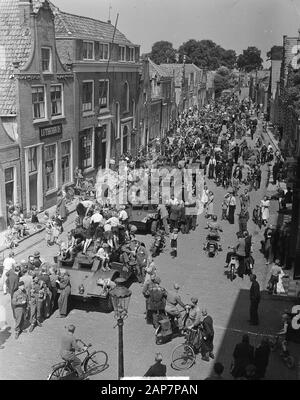 Spalte exploration Fahrzeuge der gepanzerten Schule von Amersfoort in Westfriesland. Anmerkung: Die Spalte besteht aus Staghounds und ein Luchs (2. in der Zeile) Datum: 10 Juni 1949 Standort: Noord-Holland, West-Friesland Keywords: Kavallerie, Armee, gepanzerte Fahrzeuge Stockfoto