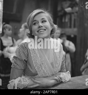 Brigadoon Musical Comedy für NCRV Television; Jenny Arean Datum: 24. Januar 1964 Schlagwörter: Schauspielerinnen, Musicals, Musik, Fernsehen, Sänger Persönlicher Name: Arean, Jenny Institution Name: NCRV Stockfoto