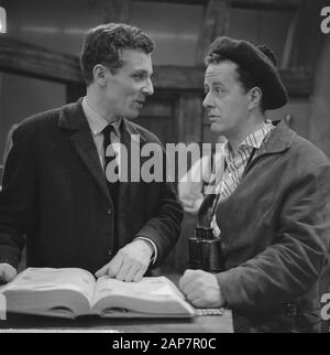 Brigadoon Musical Comedy für NCRV Television. Und Luc Lutzt (rechts). Datum: 24. Januar 1964 Schlagwörter: Schauspieler, Musicals, Musik, Fernsehen, Schauspieler Personenname: Lutzer, Luc Institutionenname: NCRV Stockfoto