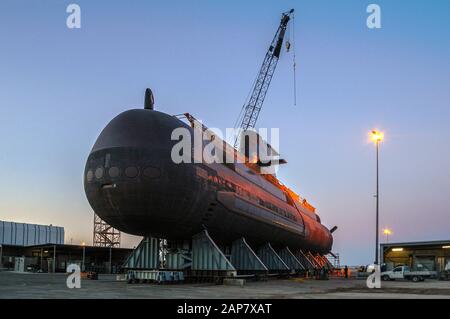 Diesel-E-U-Boot der australischen Marine Collins Klasse wird auf trockenem Land in Dienst gestellt. Stockfoto