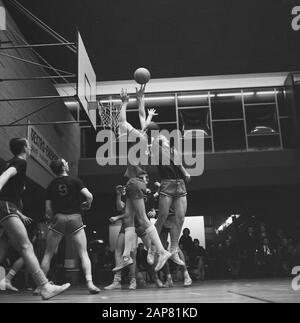 Basketball Landlust vs. Herly 52-62, Game Moment Datum: 21. März 1965 Schlagwörter: Basketball Stockfoto