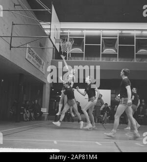 Basketball Landlust vs. Herly 52-62, Game Moment Datum: 21. März 1965 Schlagwörter: Basketball Stockfoto