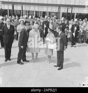 Besuch von Prinzessin Margaret von England und Lord Snowdon in den Niederlanden anlässlich der Eröffnung der British Week in Amsterdam Beschreibung: Bürgermeister von Hall von Amsterdam, Königin Juliana, Prinzessin Margaret und Lord Snowdon ivan de RAI in Amsterdam Datum: 14. Mai 1965 Ort: Amsterdam, Noord-Holland Schlüsselwörter: Bürgermeister, Gräber, Königinnen, Prinzessinnen persönlicher Name: Hall, G. van, Juliana (Königin Niederlande), Margaret (Prinzessin Großbritannien), Snowdon, Lord Stockfoto