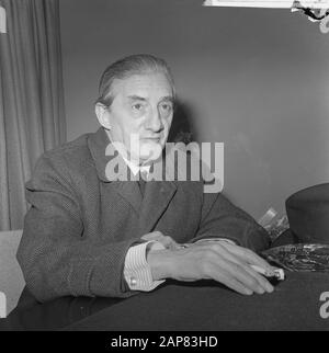 Ankunft Sir John Barbirolli (Dirigent) am Schiphol Datum: 14. September 1965 Ort: Noord-Holland, Schiphol Schlüsselwörter: Ankunft, Leiter Stockfoto