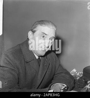 Ankunft Sir John Barbirolli (Dirigent) am Schiphol Datum: 14. September 1965 Ort: Noord-Holland, Schiphol Schlüsselwörter: Ankunft, Leiter Stockfoto