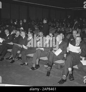 Siebter Kongress der Confédération Européenne de L' Agriculture im Kongresszentrum RAI in Amsterdam Beschreibung: Bürgermeister Van Hall zwischen den Gästen Datum: 11. Oktober 1965 Ort: Amsterdam, Noord-Holland Schlüsselwörter: Kongresse, Landwirtschaft Personenname: Hall, Gijs van Stockfoto