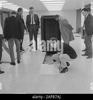 Transport und Transport von Waren Beschreibung: Geschäftsräume Datum: 29. August 1966 Stichwörter: Geschäftsräume Stockfoto