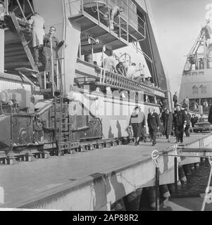 Arbeitsbesuch von Königin Juliana im Hafengebiet von Rotterdam Beschreibung: Besichtigung der Hafenanlagen Datum: 28. Oktober 1966 Standort: Rotterdam, Südholland Schlüsselwörter: Häfen, königliche Besuche persönlicher Name: Juliana (Königin Niederlande) Stockfoto