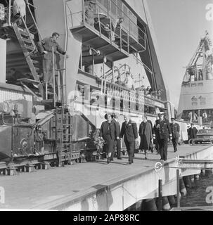 Arbeitsbesuch von Königin Juliana im Hafengebiet von Rotterdam Beschreibung: Besichtigung der Hafenanlagen Datum: 28. Oktober 1966 Standort: Rotterdam, Südholland Schlüsselwörter: Häfen, königliche Besuche persönlicher Name: Juliana (Königin Niederlande) Stockfoto