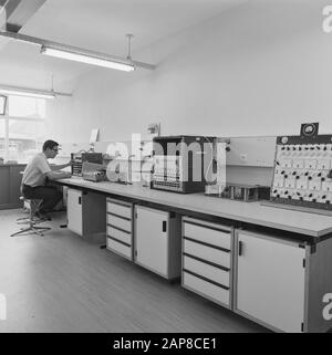 Analoges Datum: Undatierter Standort: Gelderland, Schaarsbergen Schlüsselwörter: Interieur, Labore, Umfragen Stockfoto