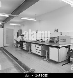 Analoges Datum: Undatierter Standort: Gelderland, Schaarsbergen Schlüsselwörter: Interieur, Labore, Umfragen Stockfoto