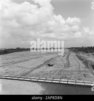 Bau, Verbesserung, Straßen, Deiche, Sparbecken Datum: 1968 Schlagwörter: Bau, Deiche, Sparbecken, Verbesserung, Straßen Stockfoto