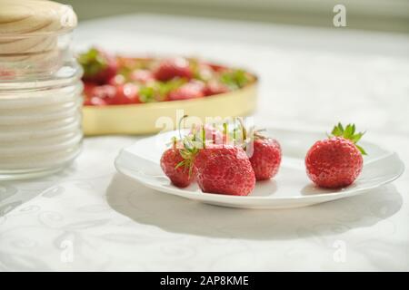 Lecker lecker süße Erdbeeren, natürlichen Vitaminen im Frühjahr Sommer Saison Stockfoto